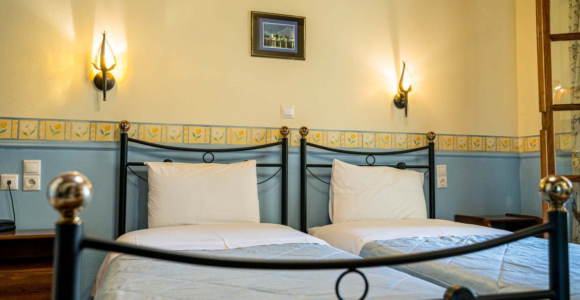quadruple-four-signle-beds-beds