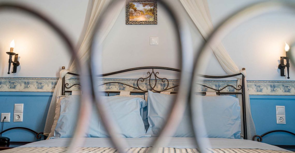 suite-double-bed-blue