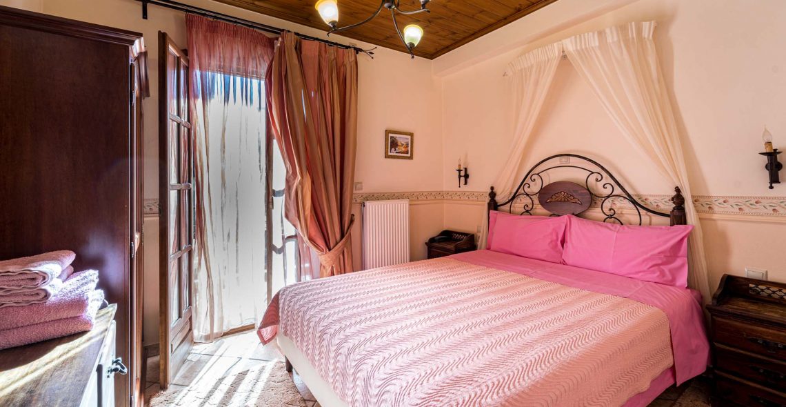 standard-double-double-room-pink-room