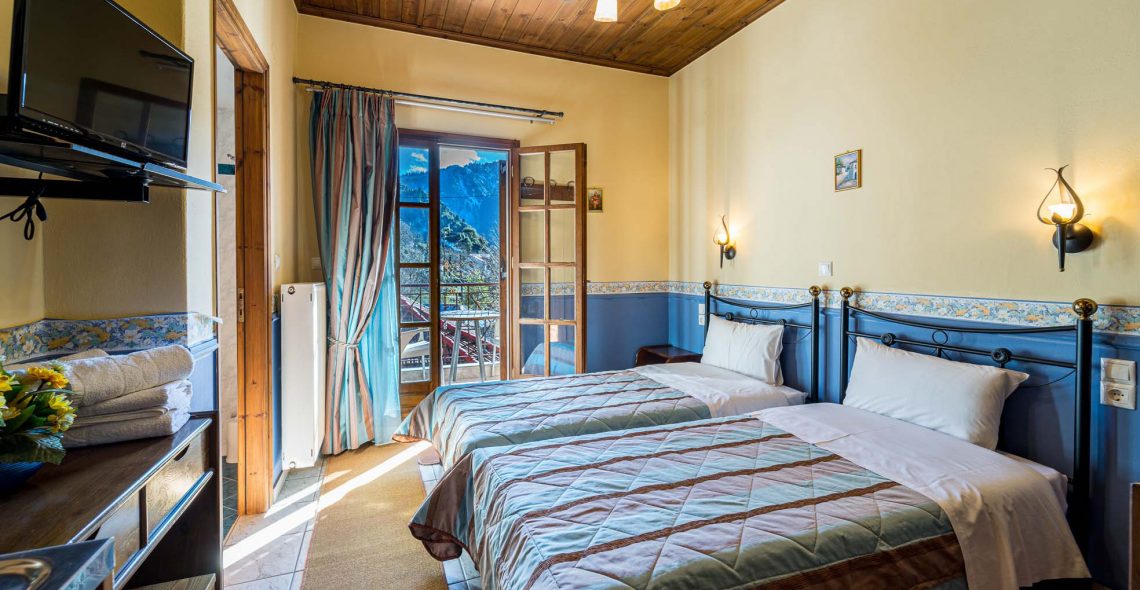standard-double-room-two-single-beds-room