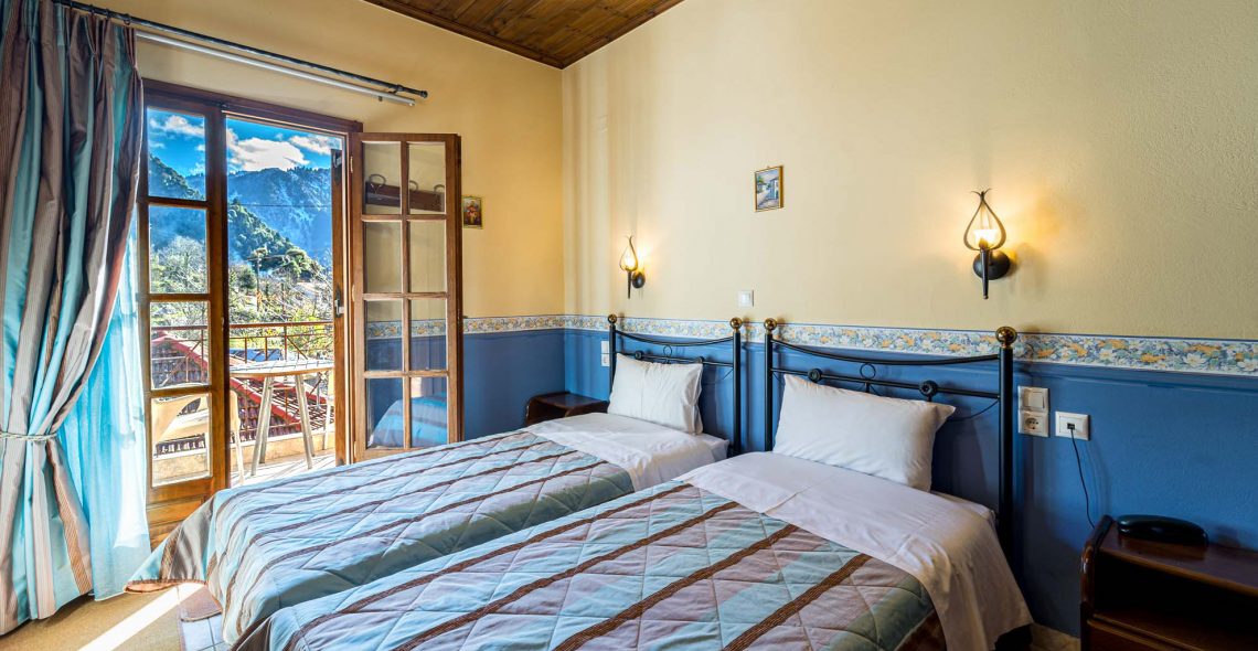 standard-double-room-two-single-beds-room