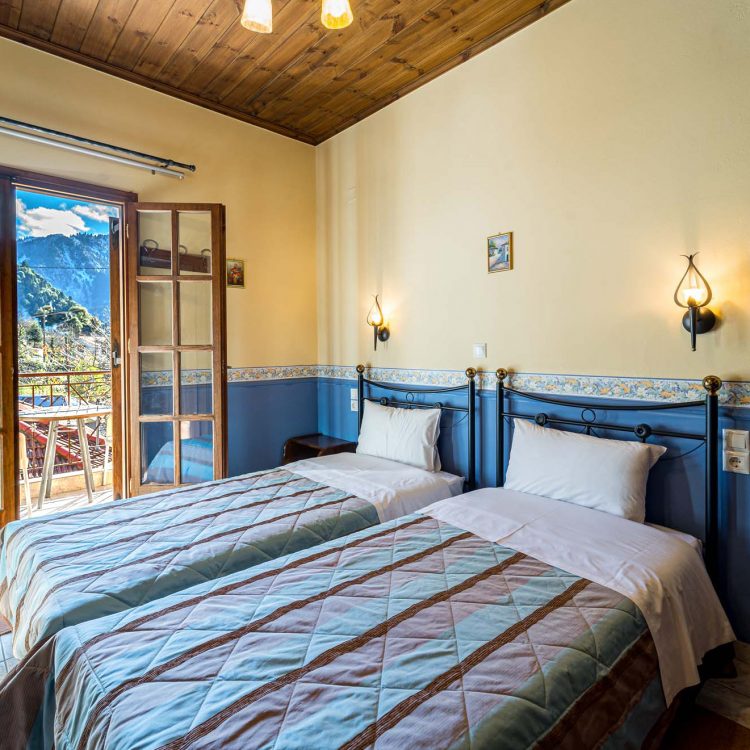 standard-double-room-two-single-beds-room