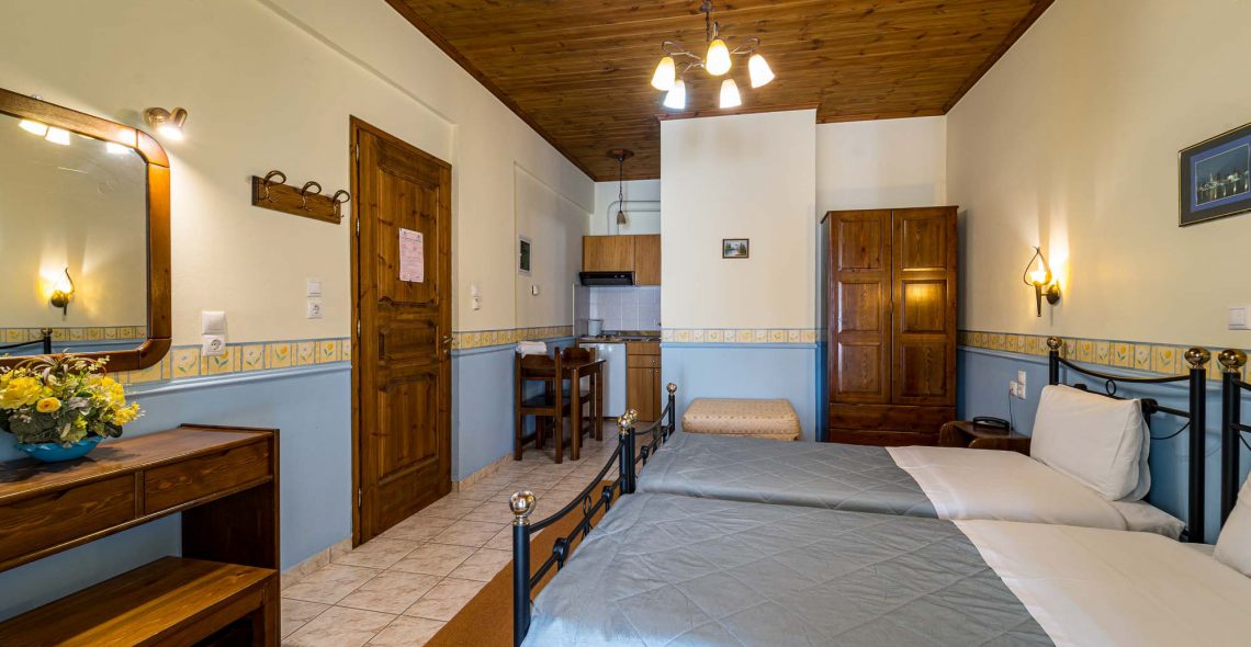 quadruple-four-signle-beds-room