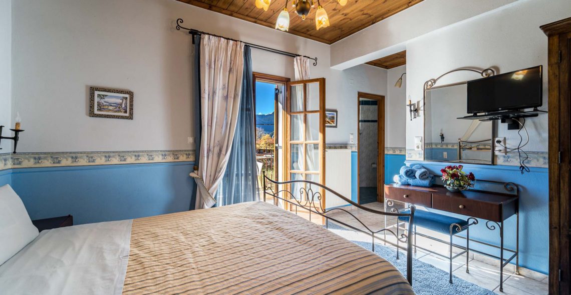 suite-double-bed-blue
