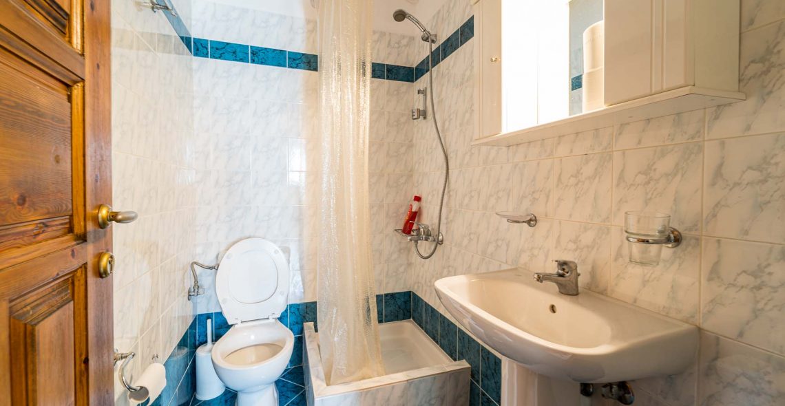 studio-two-bedrroms-bathroom